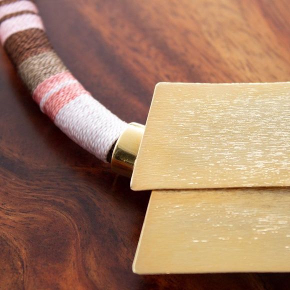 Handmade necklace gold plated with earth and pink thread - Picture 4 of 5